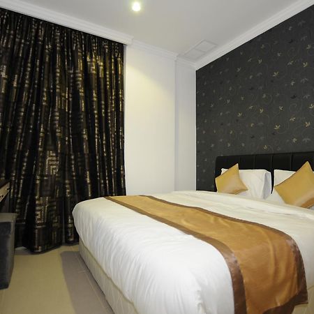 Al Muhanna Plaza Luxury Apartments Kuwait City Exteriör bild