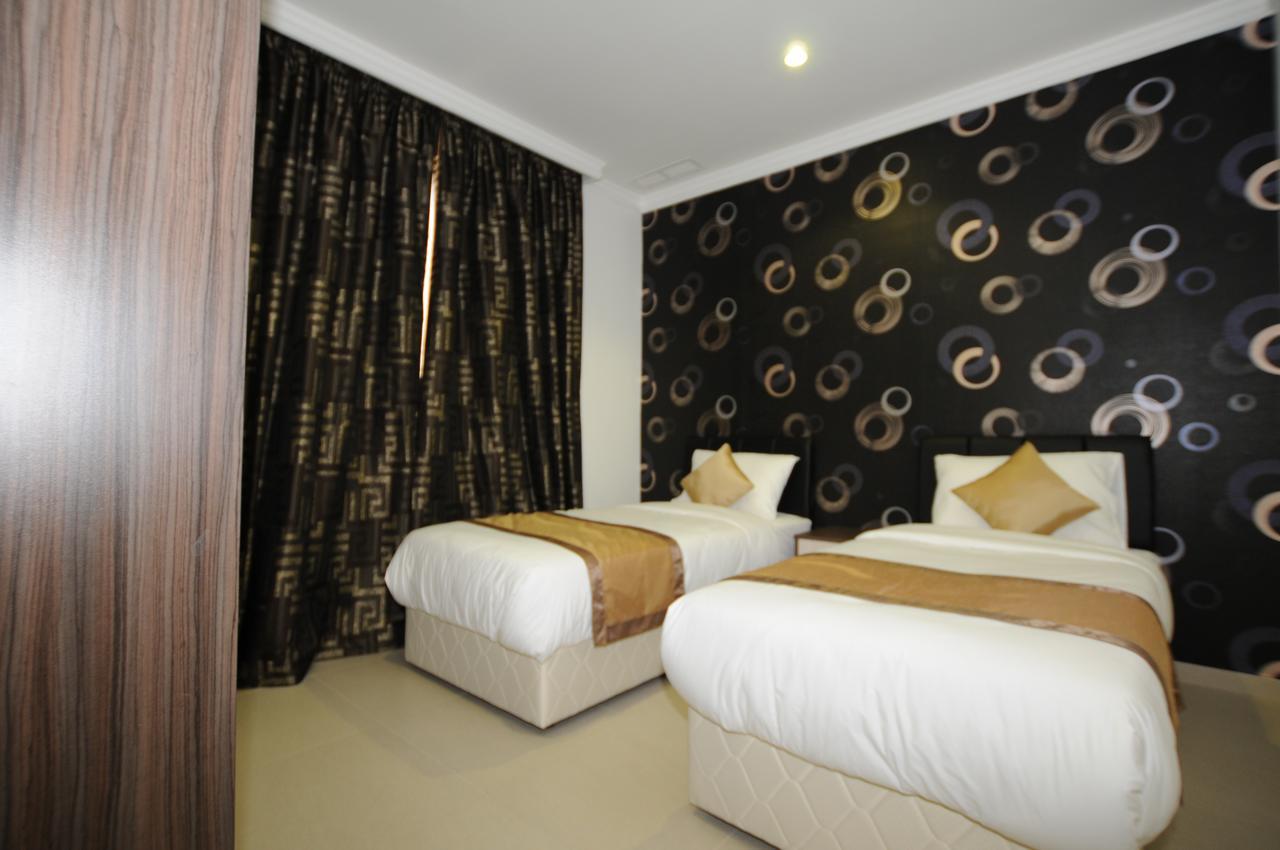 Al Muhanna Plaza Luxury Apartments Kuwait City Exteriör bild