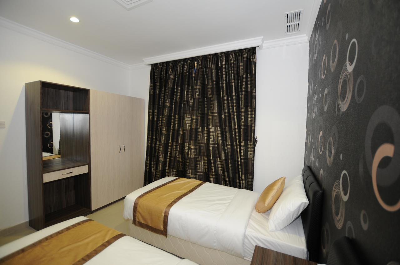 Al Muhanna Plaza Luxury Apartments Kuwait City Exteriör bild