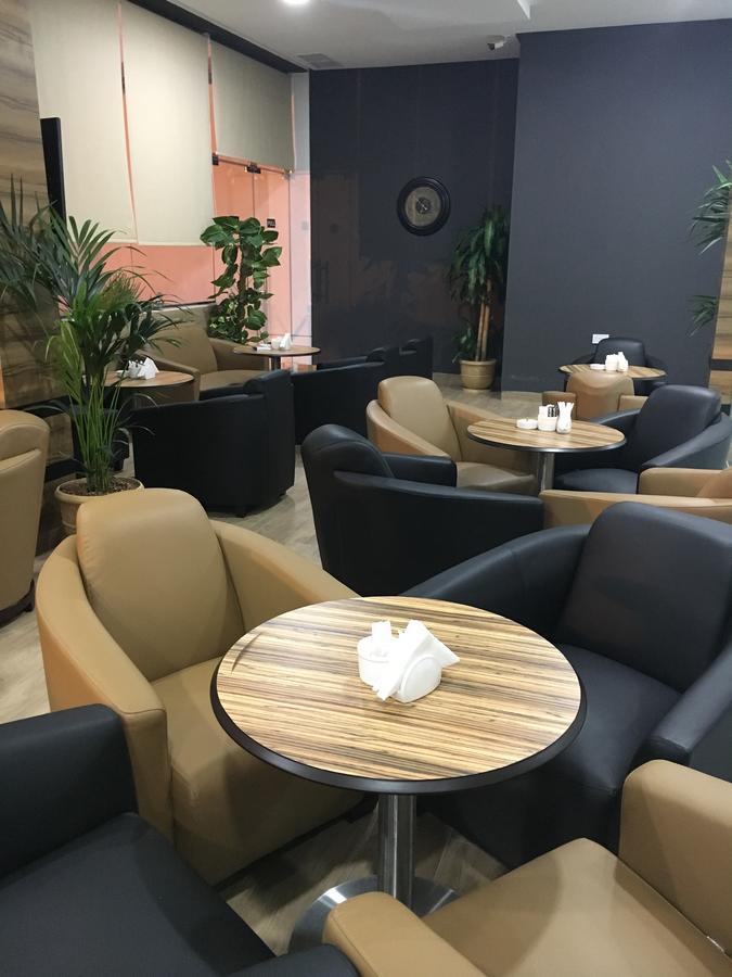 Al Muhanna Plaza Luxury Apartments Kuwait City Exteriör bild