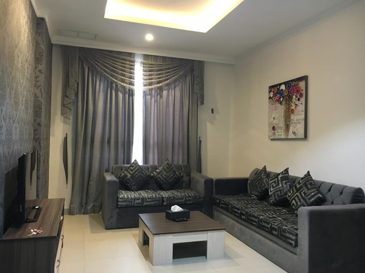 Al Muhanna Plaza Luxury Apartments Kuwait City Exteriör bild