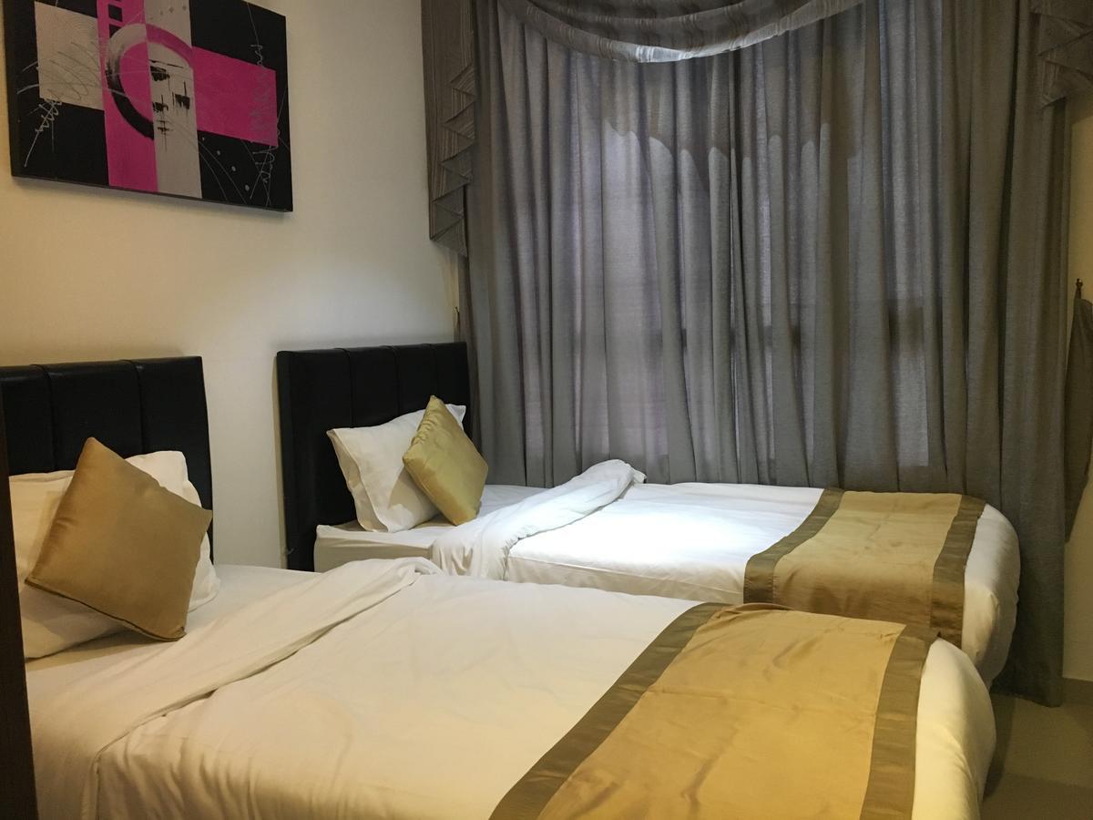 Al Muhanna Plaza Luxury Apartments Kuwait City Exteriör bild