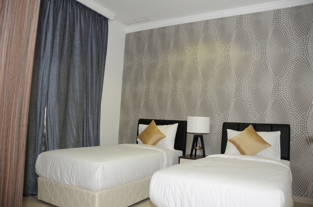 Al Muhanna Plaza Luxury Apartments Kuwait City Exteriör bild